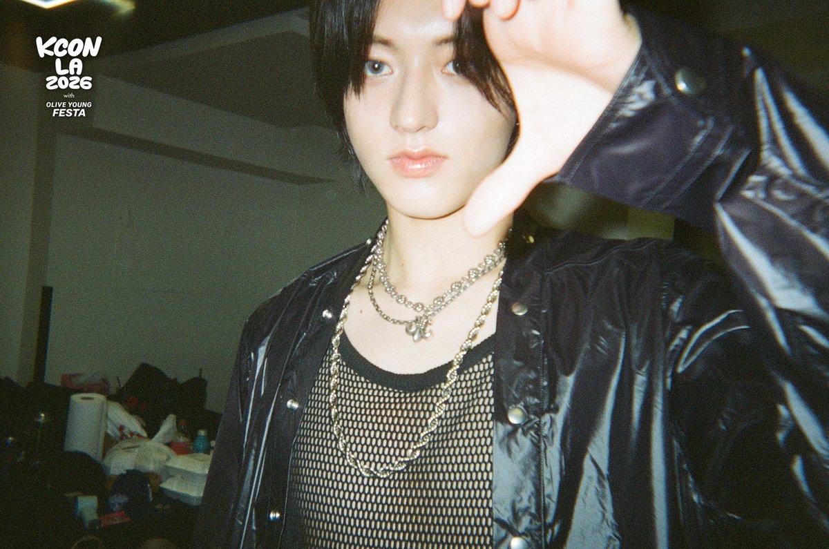 JEONGWO0XHARUT0's tweet photo. 04즈 KCON LA 🦋🐺

#하루토 #박정우 https://t.co/oqPBFjydBS
