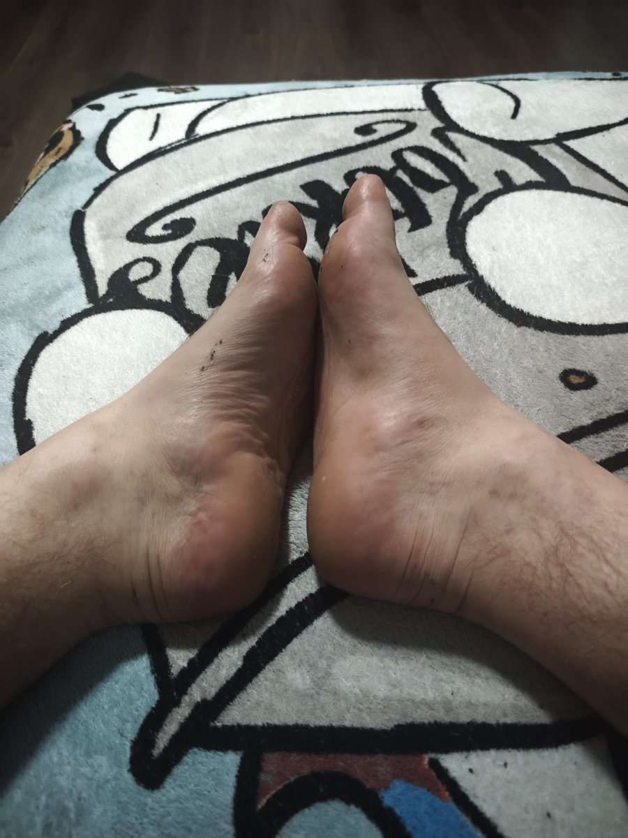 MasterVelmora's tweet photo. Und hier noch ein Leckerbissen für euch sabbernden Fotzen! 

#master #alpha #findom #feet #paypig #cashfag #loser #beta https://t.co/Z9L87rnN6P