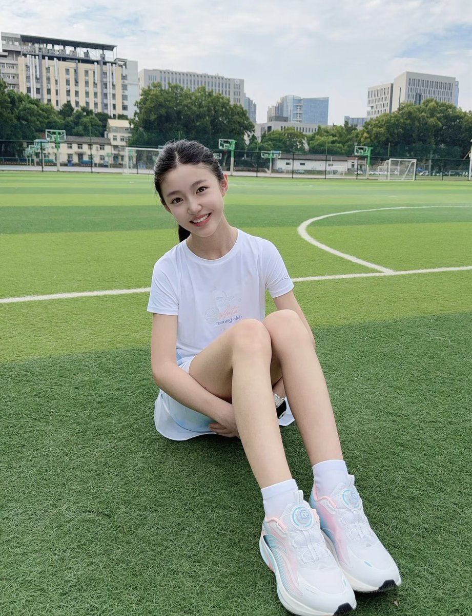 amy32ke6's tweet photo. 开始上供哦！！

谁人想锐评一下我自己16岁的福嘛？！

赶紧看，不许瞎说🫢🫢 https://t.co/eDU30KWEEg