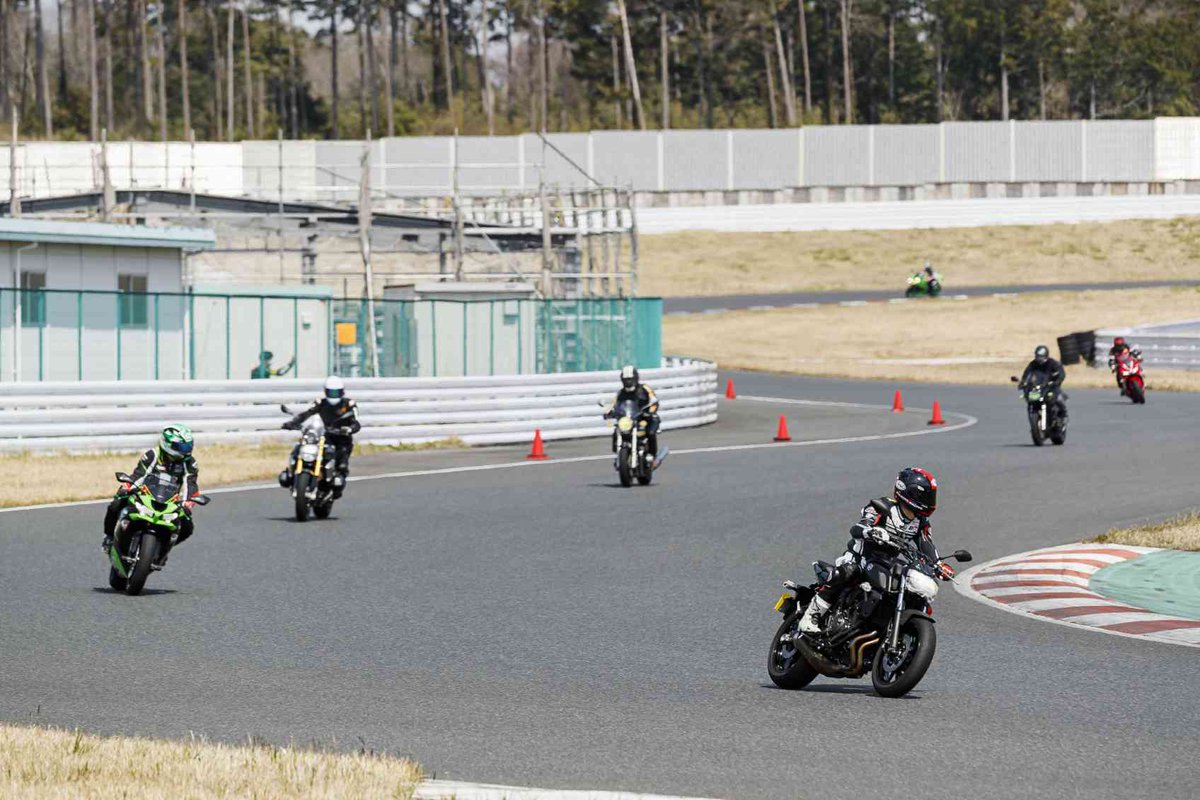KennySagawa1's tweet photo. イベント情報です！(^^♪暑さも和らぎ、いよいよ“走り”の季節がやってきます🏍️来週9/14(月)は『スマテク走行会＠袖ケ浦』！秋の絶好シーズンに向けて、ちょっと肩慣らししたい方、今からでも大歓迎！😊詳細は「WebikeイベントNAVI」にも掲載中。ぜひ遊びに来てください！
https://t.co/uMT87iZfju https://t.co/rZJ9A1PAY3
