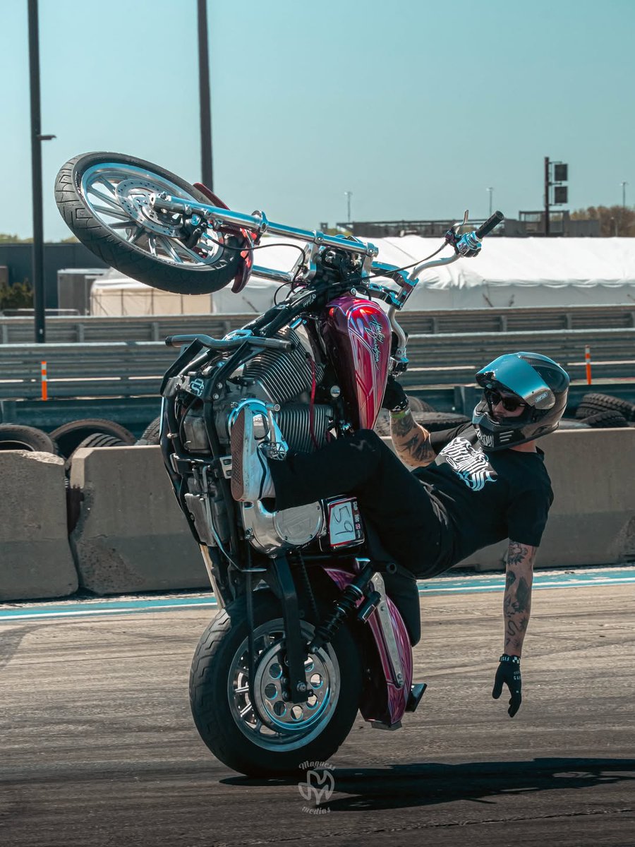 RenaldoLibxm's tweet photo. 90 degrees of trust between rider, machine, and skill. This is precision you don’t just see—you feel through the lens. https://t.co/emELg5kwvL