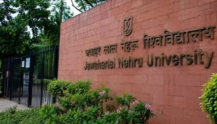 MeghUpdates's tweet photo. 🚨 SHOCKER! 11 JNU students have filed SEXUAL HARASSMENT complaints against a professor.

– Allegations surfaced after May viva exams.
– One student shared her experience in a students-only WhatsApp group.
– Others alleged sexual remarks and offers of extra marks for sexual favours.
– ICC is recording statements and investigating.

=> Meanwhile, Leftist cabal that always outrages remains SILENT.