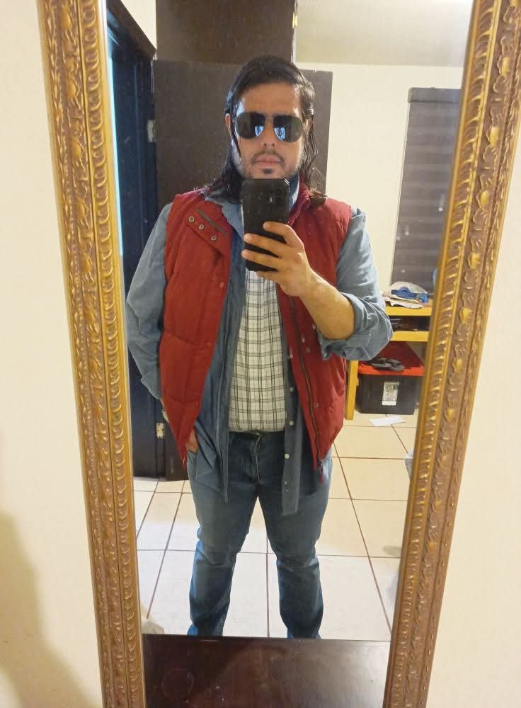 geraivan86's tweet photo. Ahi ta de cómo me vería en los 80, suck that Chat GPT 😎😎😎😅😅😅 https://t.co/0XwvjJv72t