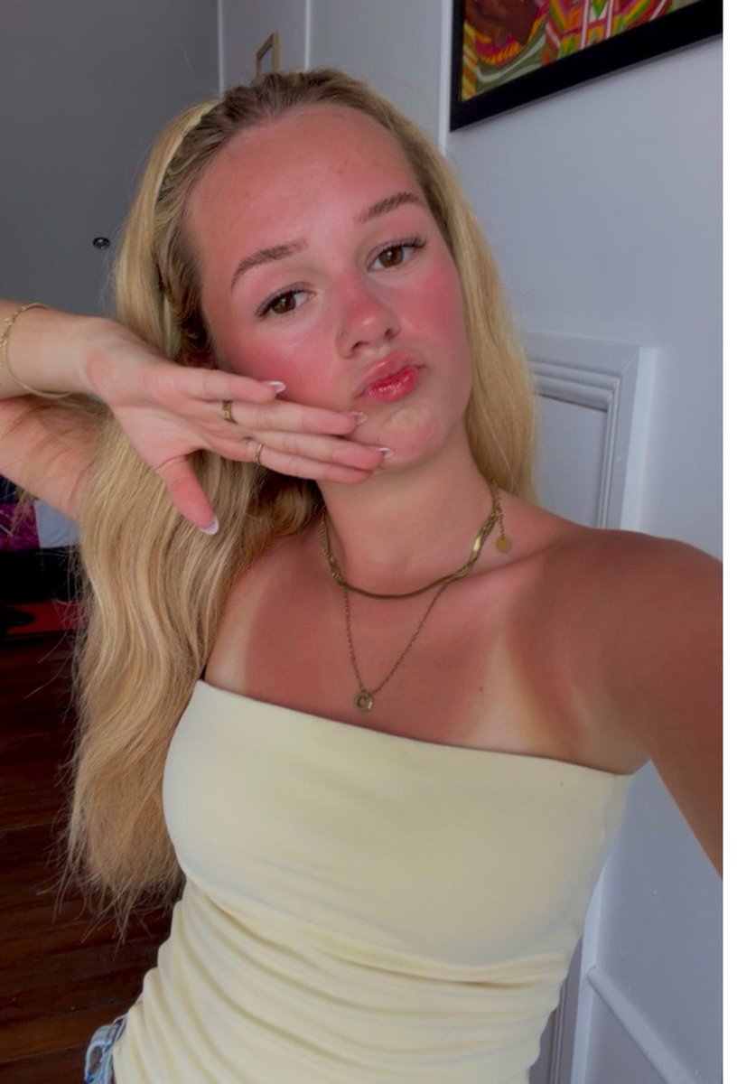 Uselesswyteboi's tweet photo. @RaesPup was so confident but quickly got humiliated🤭 anyways here's his little sister Madison, isn't she so fuckable! Check the comments to see her older brother humiliating himself 😂 #wankbattle #wankchat #goon #humiliation #blackmail #accountplay #nolimit #feargasm https://t.co/MfSko4ASS4