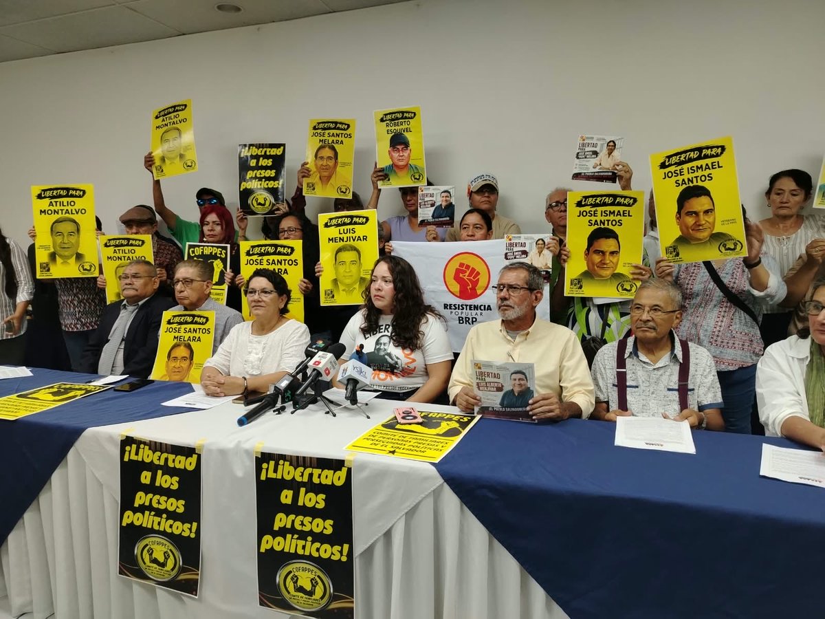 PalaciosLour's tweet photo. El sistema judicial salvadoreño y la dirección general de centros penales pospusieron, por segunda vez, la audiencia para excombatientes y veteranos de la Alianza El Salvador en Paz.  
Hemos demandado este día la absolución para los 10.
#LibertadParaLosVeteranos 
#NoExcusas https://t.co/f3EfQEaSLs