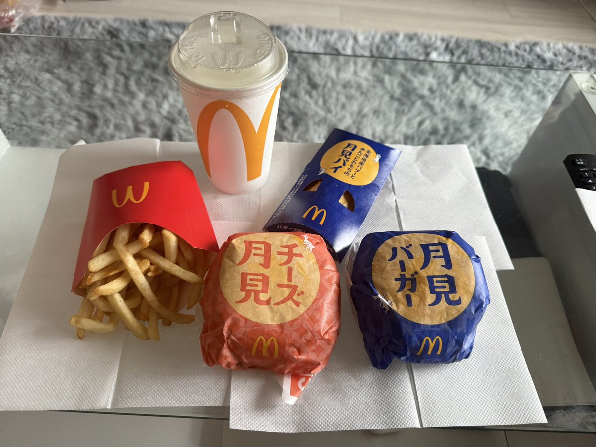 puusan0610's tweet photo. おはぷー( •̅_•̅ )🍔🍟 https://t.co/9eDH1NvctF