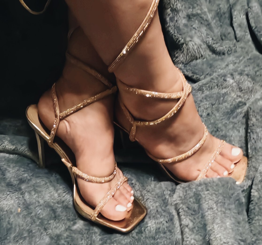 VioletBlissxx's tweet photo. Always so red after I wear heels, who wants to rub them?
#feetfetısh #prettytoes #feetworshi̇p #soles #scrunches #wrinkles https://t.co/ha0AtmRgte