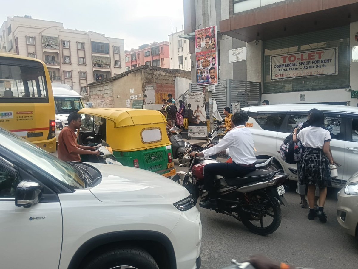 shachipathak8's tweet photo. @DCPTrEastBCP @blrcitytraffic 
In and around Kaggadasapura-
Kindly help in managing traffic during peak school and office hours until GaneshChaturthi. Due to ongoing digging of road and pandals, the residents are suffering badly. https://t.co/EbmiZ9yIq7