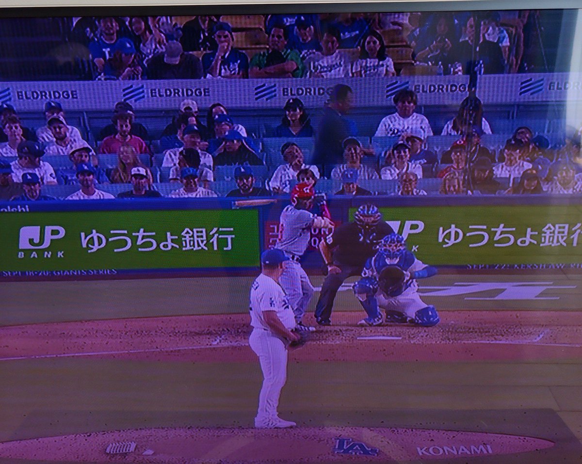 hiroyok6's tweet photo. @30R9gmaMUy3guDJ この広告、色見違和感ありすぎ😅 https://t.co/wHoOP2UIU1