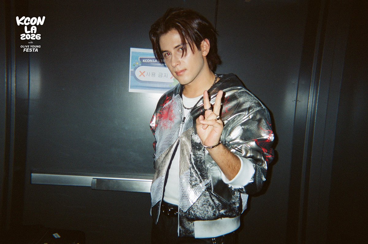 StbvBase's tweet photo. SANTOS BRAVOS' ALEJANDRO behind-the-scenes at KCON LA  

#SANTOSBRAVOS #ALEJANDRO https://t.co/x7qMLSTaRp