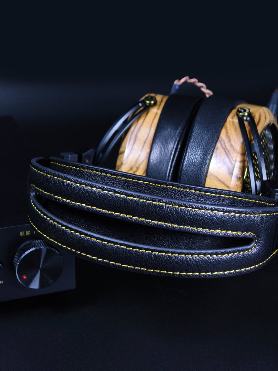 Sendy_Audio's tweet photo. From the natural grain of the handcrafted wood to the shimmer of 24K gold-plated details, every part of the Sendy Peacock is designed to be as striking as the sound it delivers.
🔗 https://t.co/TsOHYDev4S
#SendyAudio #SendyPeacock #HiFi #audiophile #headphones https://t.co/lLTRhwWLUa