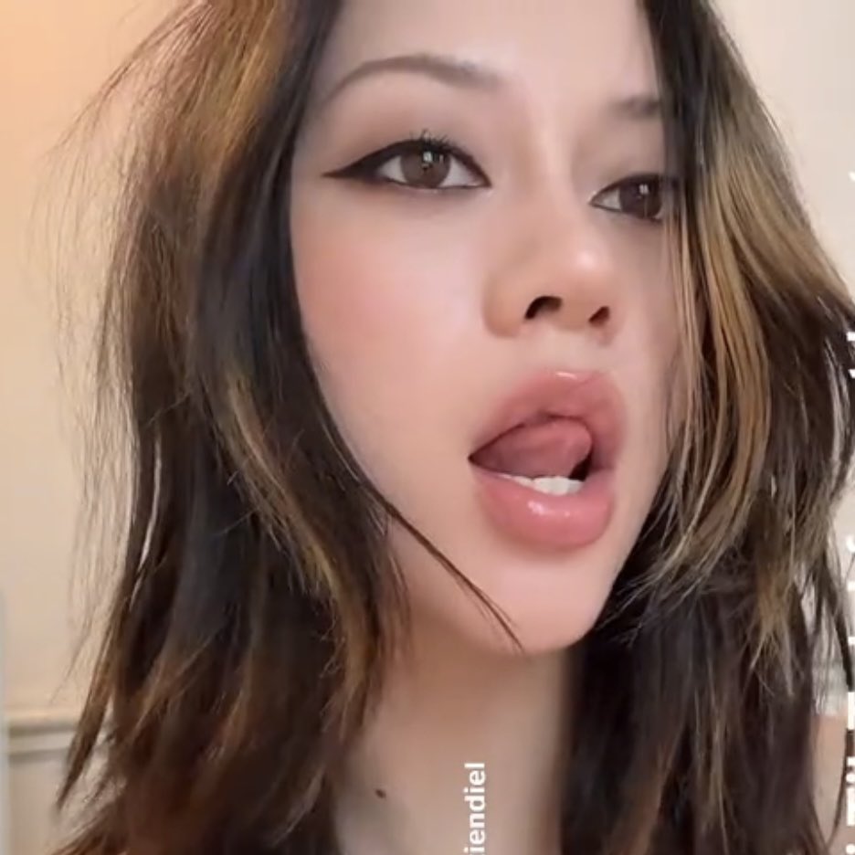 radiantmeiyok's tweet photo. she’s actually the most gorgeous girl ever https://t.co/ltvLvQ8u5v