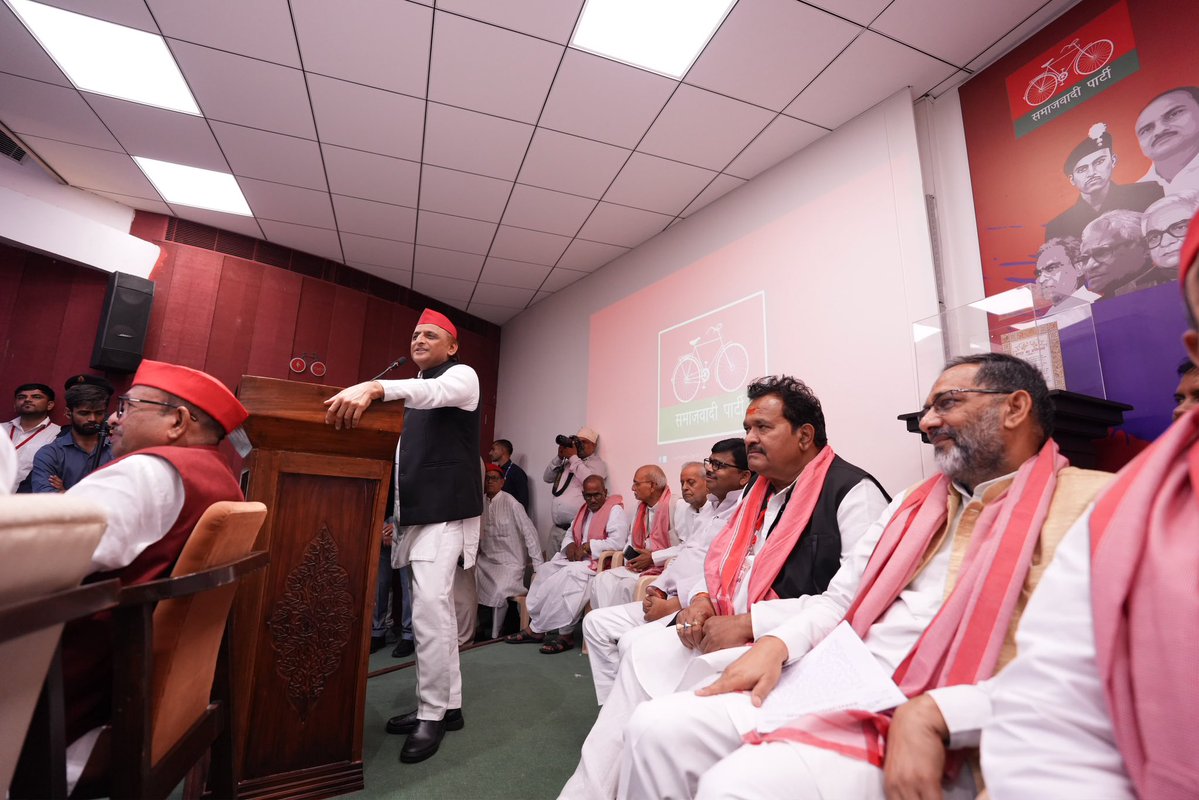 yadavakhilesh's tweet photo. https://t.co/BcJ81GHACS