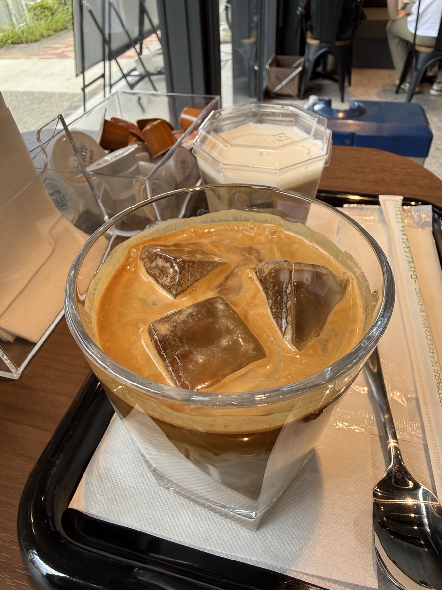 _ookoo_'s tweet photo. こないだ。立ちながら食べる珈琲ゼリーってのもまた良い https://t.co/pYjC9zIAe6