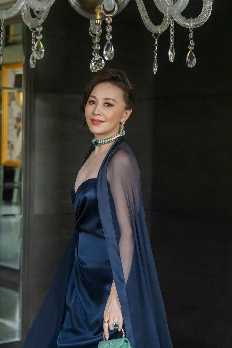 centlookbook's tweet photo. #CarinaLau 劉嘉玲 in a vintage Yves Saint Laurent SS1990 Haute Couture, from ARCH COUTURE’s collection, for the BVLGARI High Jewelry Exhibition in Shanghai https://t.co/2n6EVo6fnP