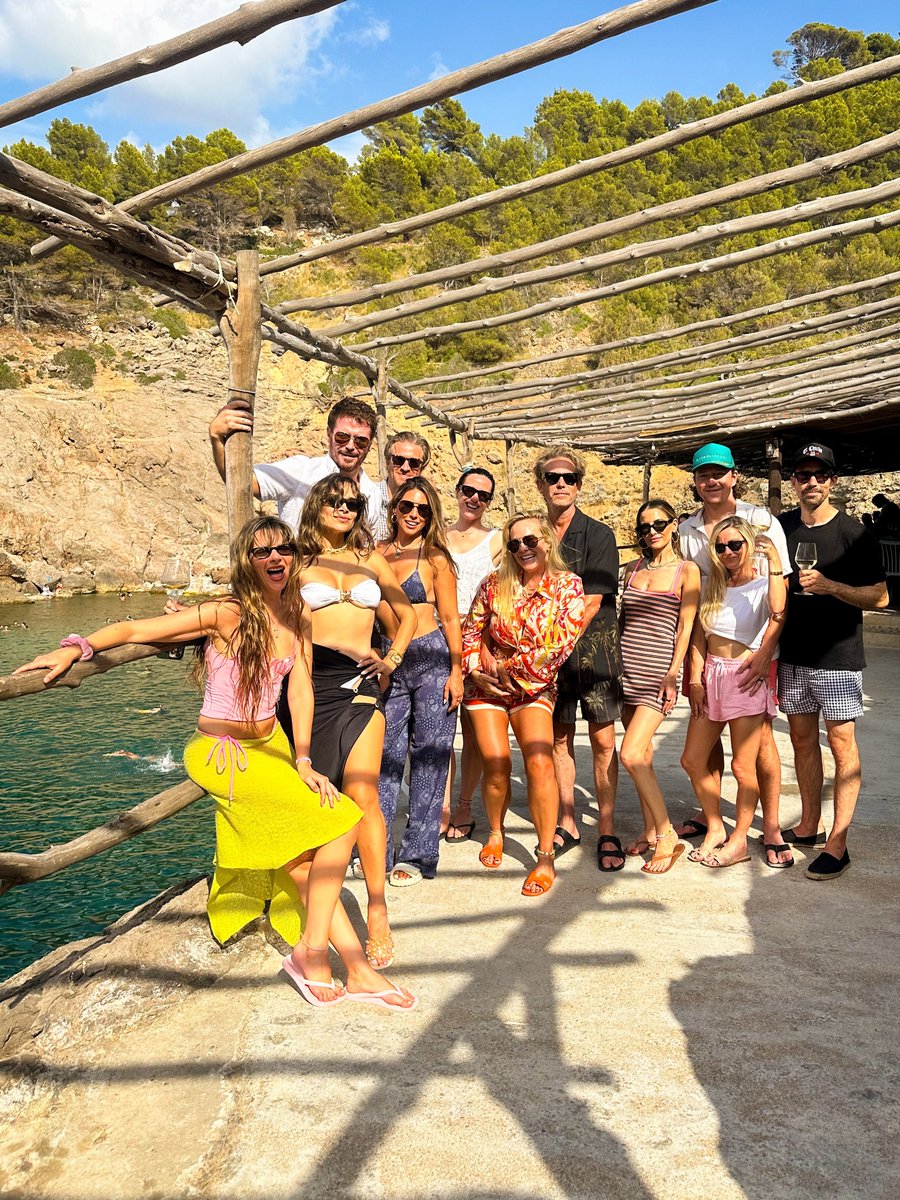 acervosharks's tweet photo. 📸 | Cat e Tyler Toffoli em fotos compatilhadas recentemente durante a off-season em Maiorca, Espanha.

(catbtoffoli/IG) https://t.co/kgV4jzRQJk
