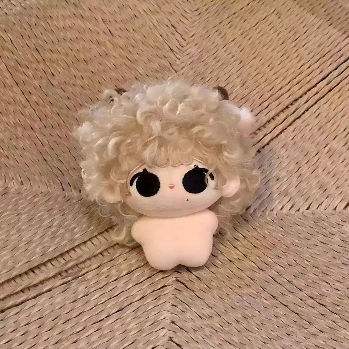 0UTLIN3D's tweet photo. wts lfb ph! #outs3lls

10cm wonbin blonde curly hair doll

ㅡ price: 185php all in!
ㅡ ETA: neta via sea (3-4 weeks)
ㅡ payo or 50% nrdp (5 days dop)

reply to claim! https://t.co/N1O4WfApTZ