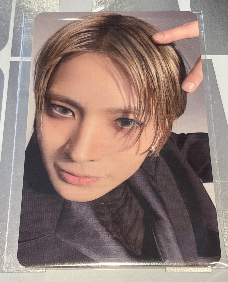 hevangelic's tweet photo. stanning a soloist is so HARD cause why are there suddenly 500 pretty pcs that i want 😭 like damn evan do you WANT me to go broke https://t.co/gMQQACrCaM