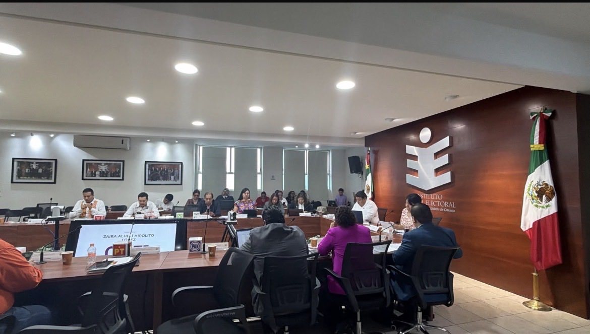 ericcarrascomsc's tweet photo. El día de hoy, en sesión del @IEEPCO dio inicio el proceso electoral 2026-2027. Se renovará el congreso local y las presidencias municipales bajo el régimen de partidos políticos. En el @PRIOaxaca_ estamos listos para vigilar la legalidad y validez del voto . https://t.co/taFfTUefGp