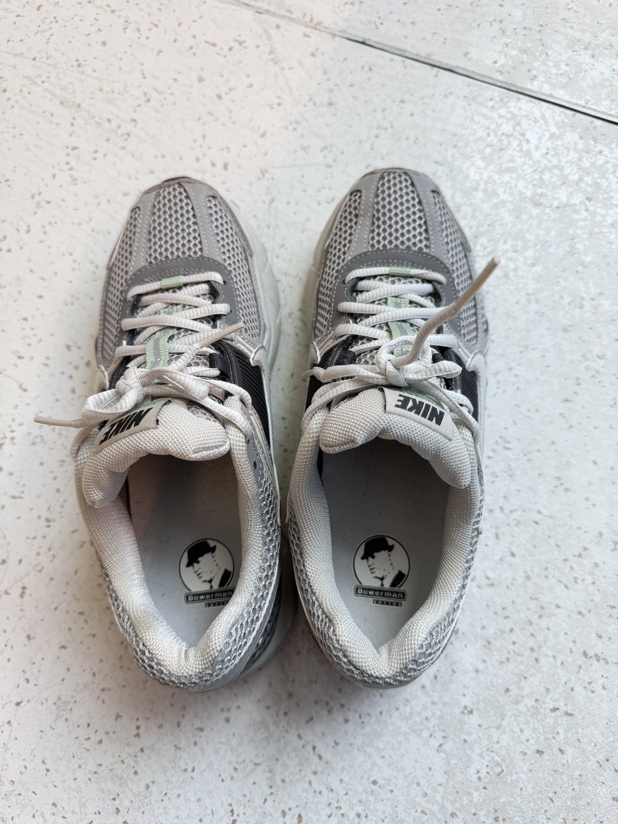 my__secondhand's tweet photo. ส่งต่อ / ขาย Nike vomero 5 size 24.5 cm 38.5 แท้ออกจากช็อปไนกี้เลยค่ะ เพิ่งซื้อมาได้ 2 อาทิตย์ สภาพจริงยังใหม่กริบ มีกล่องให้พร้อมส่ง

2,900 .- ส่งให้ฟรี ทักมาคุยก่อนได้ค่ะ

#ส่งต่อรองเท้ามือสอง #รองเท้ามือสอง #nikevomero5 #ขายรองเท้ามืองสอง #nike #nikevomero https://t.co/c0X4EQBNEA