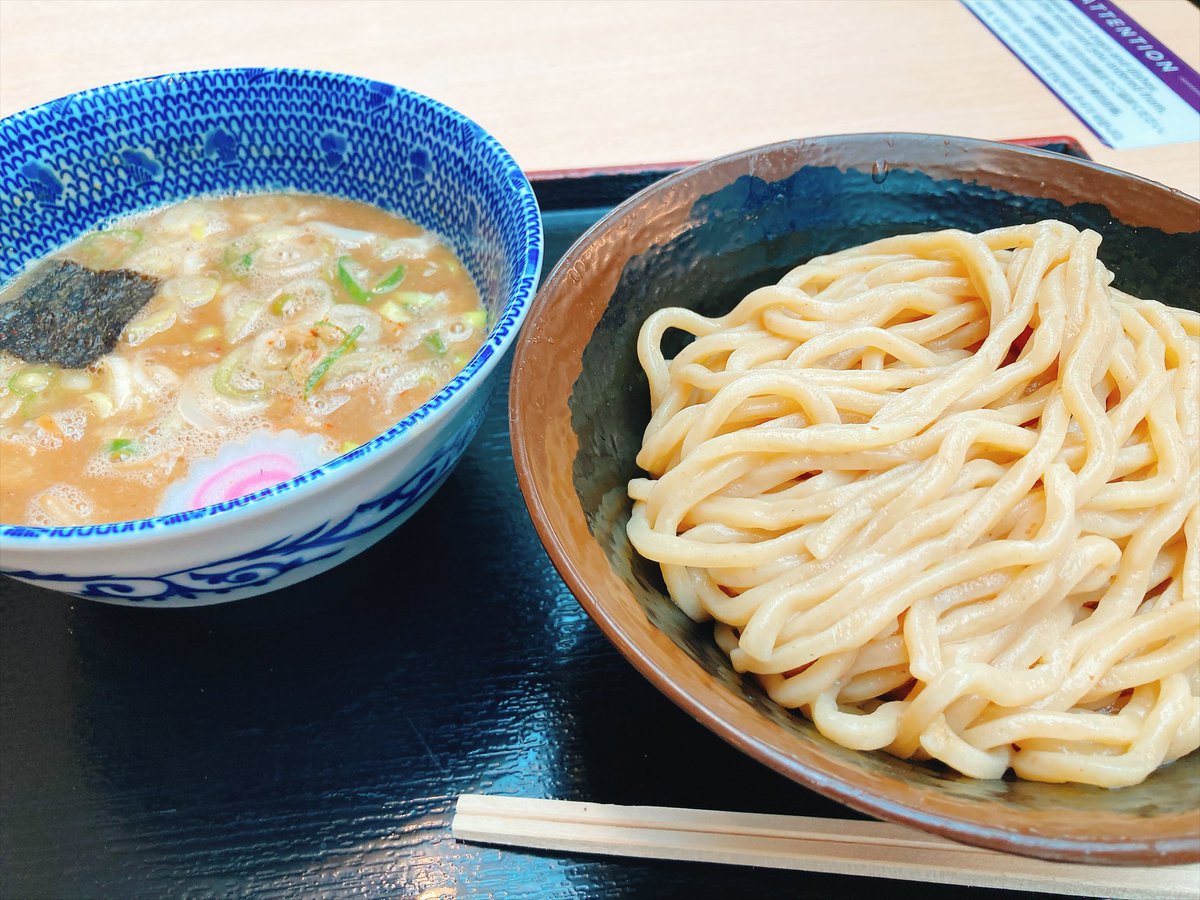 jironohoshi's tweet photo. 出国前最後の食事は六厘舎🍜です https://t.co/xkeSie1Slq