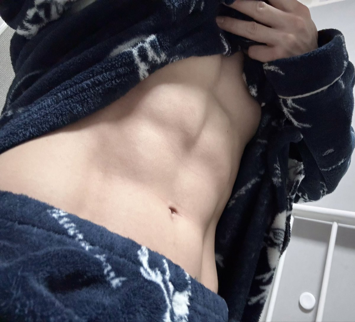 monsterChen_x's tweet photo. 我说实话，腹肌不就是最容易练的吗 https://t.co/vwo31l4v3s