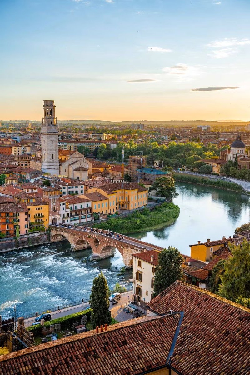 PrettyCitiesX's tweet photo. Verona, Italy 🇮🇹 https://t.co/o30vp1bYVV