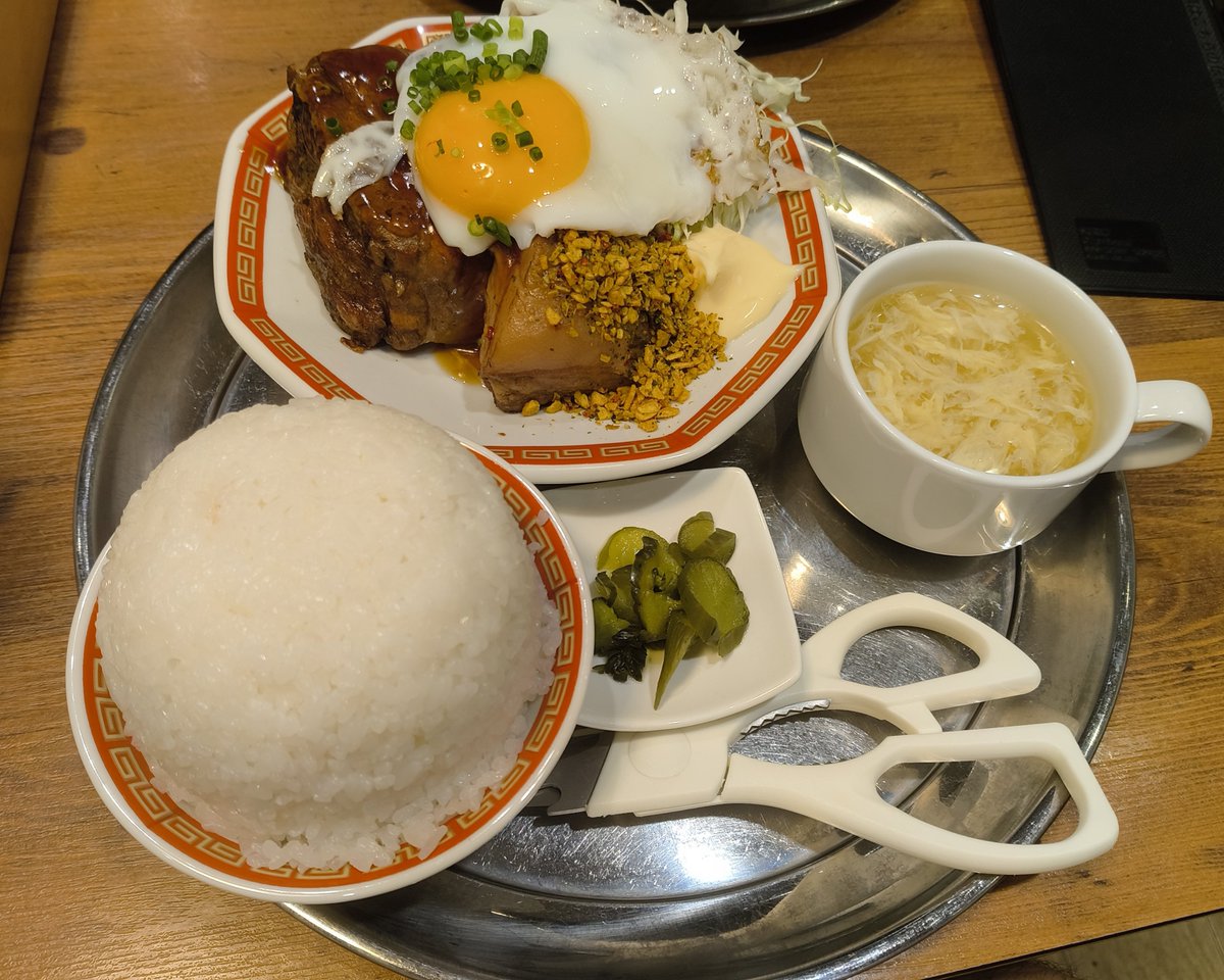 roro_JPNcrypto's tweet photo. 髪の毛ぐりんぐりんにして豚の角煮🐖

ハーパンすね毛そろそろ終わりだなん https://t.co/vxOvaemivU