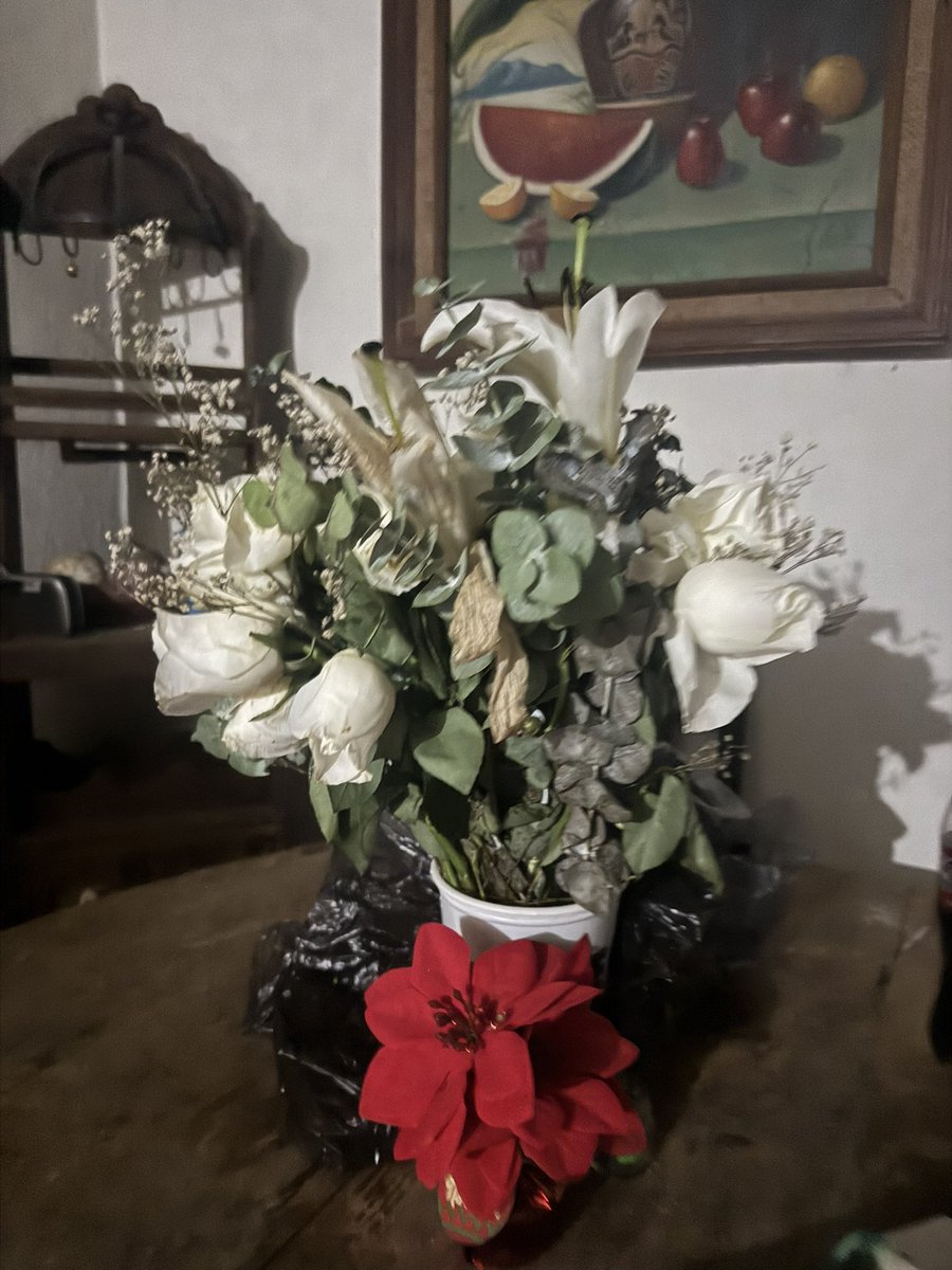 joohnyfernandez's tweet photo. Goey !! Llamarle para decirle gracias por las rosas y…. 

X: yo no te envié nada? Quien te está enviando cosas! 😒

De haber sabido mejor ni agradece uno nada … aun así no me arruinó el detalle ☺️ https://t.co/AmGhq1hd13
