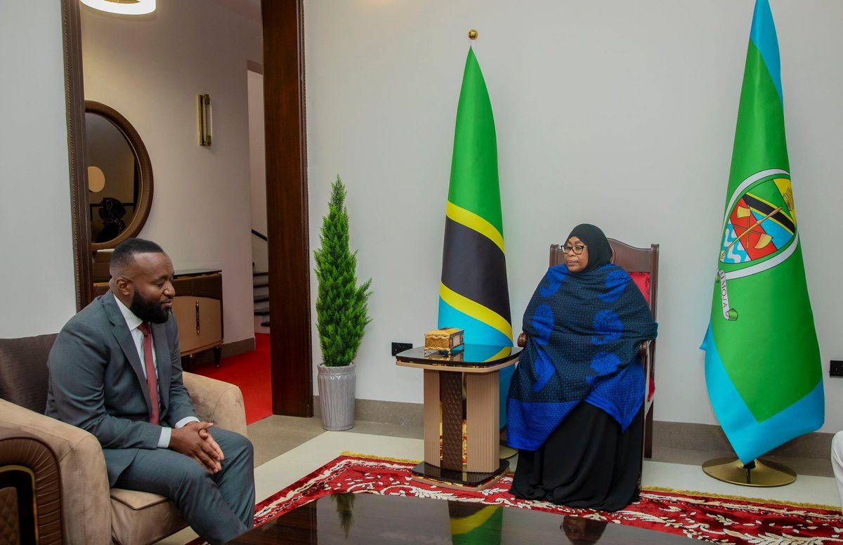 HassanAliJoho's tweet photo. I had the solemn opportunity to deliver H.E. President Dr. @WilliamsRuto’s message of condelence and encouragement to H.E. Dr. @SuluhuSamia, President of the United Republic of Tanzania, following the passing of her beloved husband, Mzee Hafidh Ameir Hassan.

Accompanied by Hon. @HonOscarSudi, I assured H.E. President Samia and her family of our thoughts and prayers as they navigate this painful period.

May the Almighty Allah SWT grant the departed eternal rest and give H.E. President Samia, her family and the people of Tanzania fortitude, comfort and peace during this difficult time.