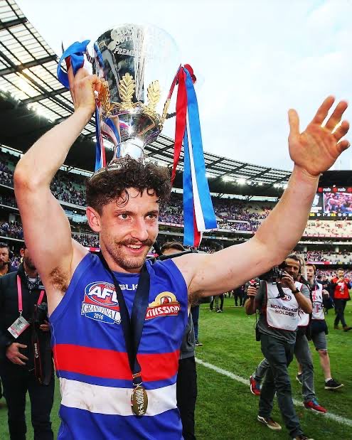 TheSaltyBulldog's tweet photo. 🇮🇹 Tom Liberatore:

🏟️ 268 games (12th in club’s history)
🎯 93 goals
🏆 2016 Premiership Player
🥇 2014 Charles Sutton Medal
🥈 x3 Runner-up Best and Fairest
🫂 1451 tackles (all-time club record)
🆑 1692 clearances (all-time club record)
🏏 x1 Ashes Century

One of a kind. ❤️ https://t.co/eiAfdk5Wsz