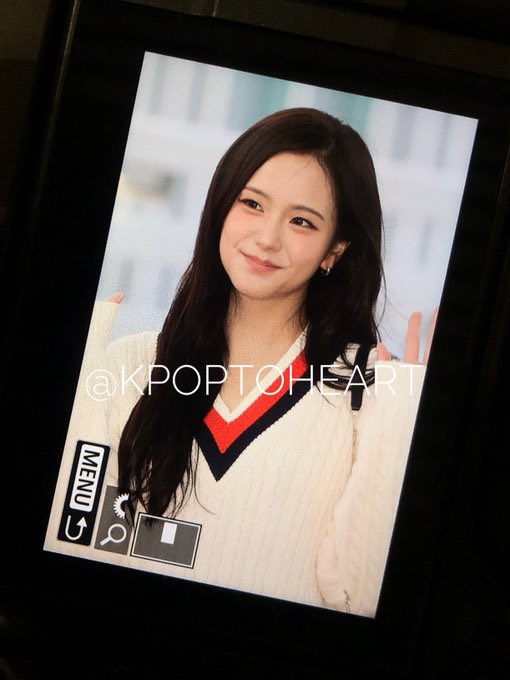 KPOP9j's tweet photo. Pls someone to tell me how old is #jisoo https://t.co/Yf20LcO0TX