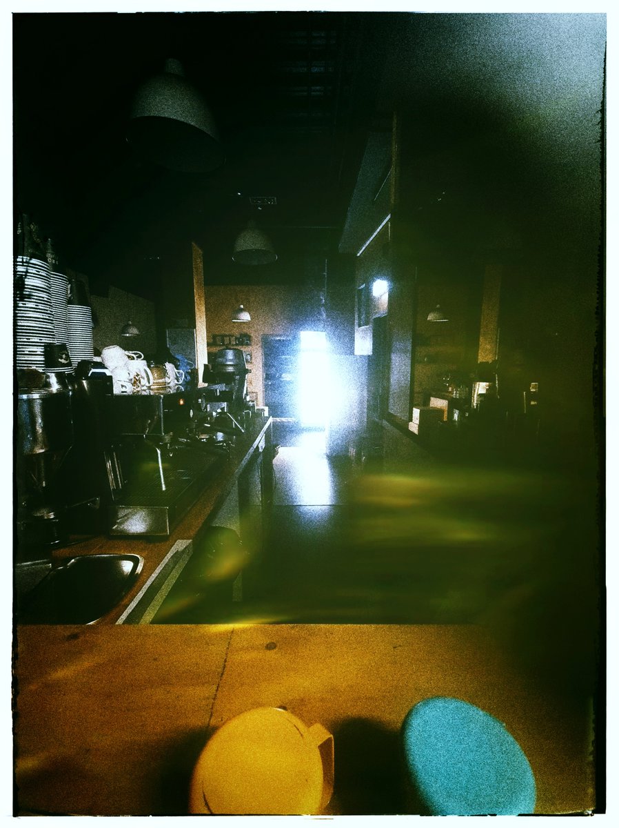 Inka_Bear's tweet photo. A café after closing. https://t.co/DtQ0lI5tXd