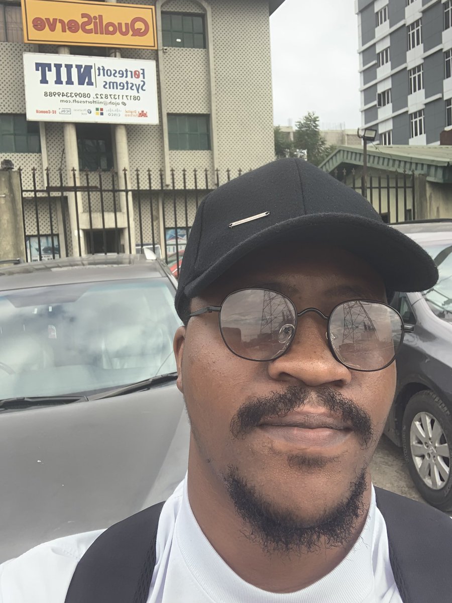 joenitos's tweet photo. Hi,my name is Amos Jonathan and I build beautiful websites https://t.co/WdozCUFAQt