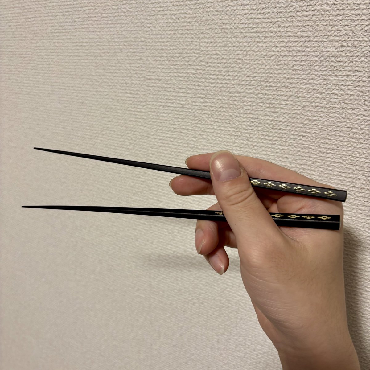 IsolatedLonely's tweet photo. 一人暮らし8年目

箸を買う https://t.co/HzO074W7rV
