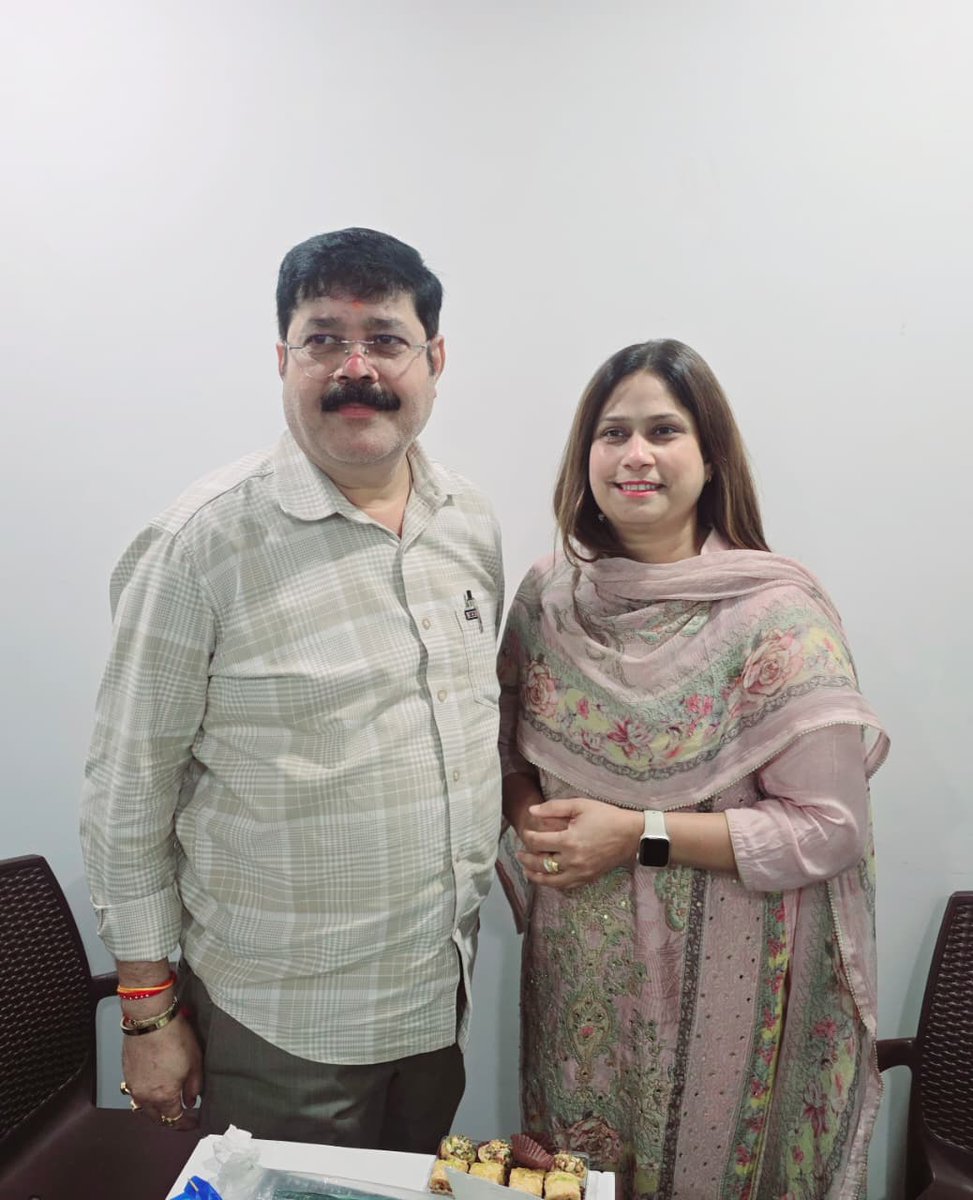 nashaliINC's tweet photo. मेरे बड़े भाई आदरणीय दीपक वानखेड़े जी को रक्षाबंधन के पावन पर्व की हार्दिक शुभकामनाएं। ❤️🌸

भाई-बहन का रिश्ता प्रेम, विश्वास, स्नेह और जीवनभर साथ निभाने का अनमोल बंधन है। ईश्वर से प्रार्थना है कि आपका स्नेह और आशीर्वाद सदैव बना रहे तथा आपका जीवन सुख, समृद्धि और खुशियों से भरा रहे।

रक्षाबंधन की हार्दिक शुभकामनाएं बड़े भाई! 🪢❤️

#RakshaBandhan #HappyRakshaBandhan #DeepakWankhede #बड़ेभाई #भाईबहनकाप्यार #रक्षाबंधन #BrotherLove #Blessings