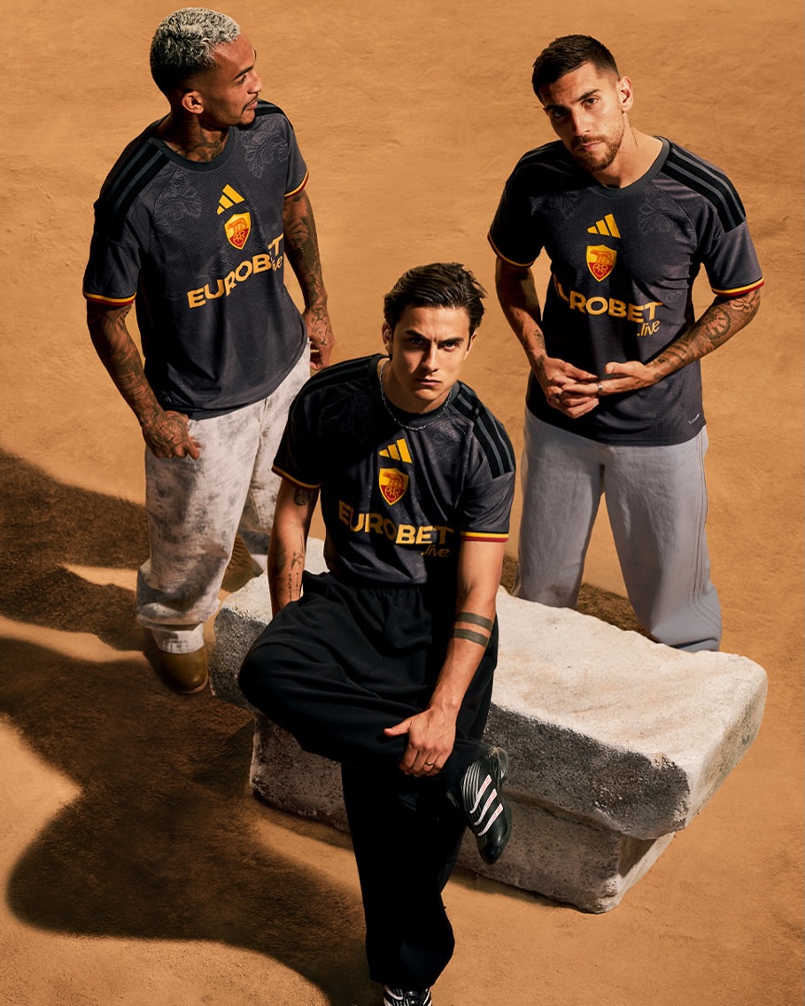 brfootball's tweet photo. AS Roma drop their new third kit🐺 https://t.co/8ZeMtlLLYV