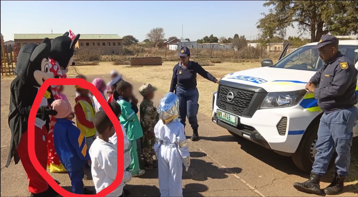 Buhles__'s tweet photo. @mzamogalore This picture was posted on the SAPS social media accounts. The Police don’t mind as long as the uniform is worn in the school premises and for career day only. https://t.co/l78vjJOUHA