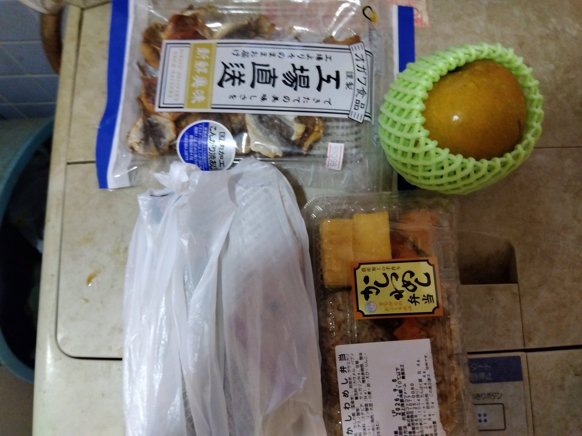 ryuunochychy's tweet photo. リュウちゃん
今日もコメは玄関でお出迎えしてくれました

ハトもたくさん来ましたよ

サナちゃんのママから
コッコファームに行ったのでお弁当買って来たよ
高級卵とみりん干しも買って来ていました
マッサージしたからってここまでする？
気の毒です https://t.co/aJia7fzyh2
