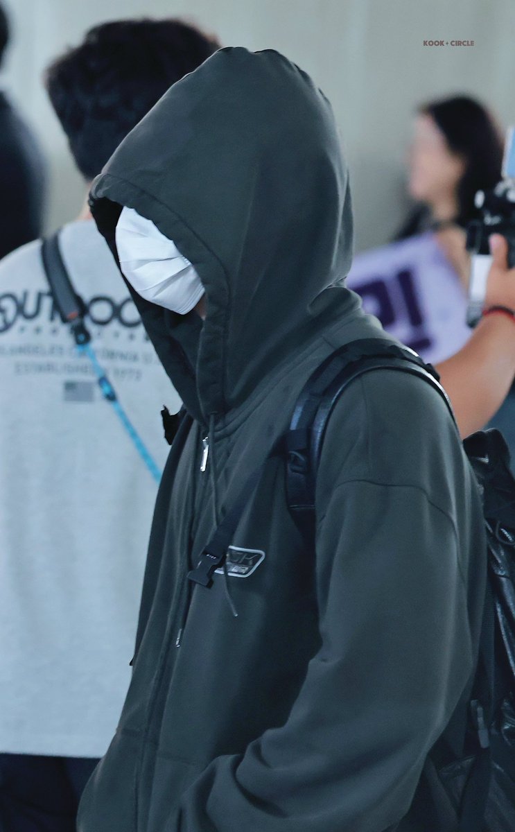 KOOK_Circle's tweet photo. 260908 ICN 입국HQ

#전정국 #정국 #JUNGKOOK #jk
#방탄소년단 #BTS @BTS_twt https://t.co/ZaebimDasC