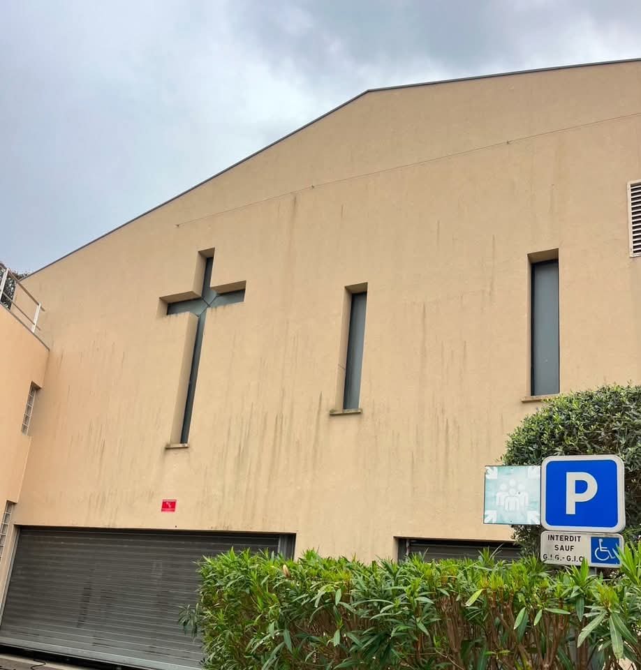 AzurTraitements's tweet photo. ⛪ Nettoyage de l’Église du Rocher à Cannes – Avant / Après

Une belle transformation après le nettoyage complet de la façade, avec élimination des traces noires, salissures et dépôts liés au temps.

Intervention dans tout le 06 et ses alentours
✅ Devis gratuit
📞 06 21 46 55 92 https://t.co/5kTeKcCCnz