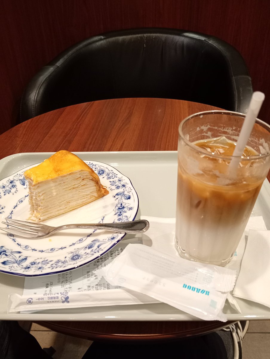 hey57604608's tweet photo. 食べかけのミルクレープ、マチアプの待ち合わせ https://t.co/gFAyfCBzpI