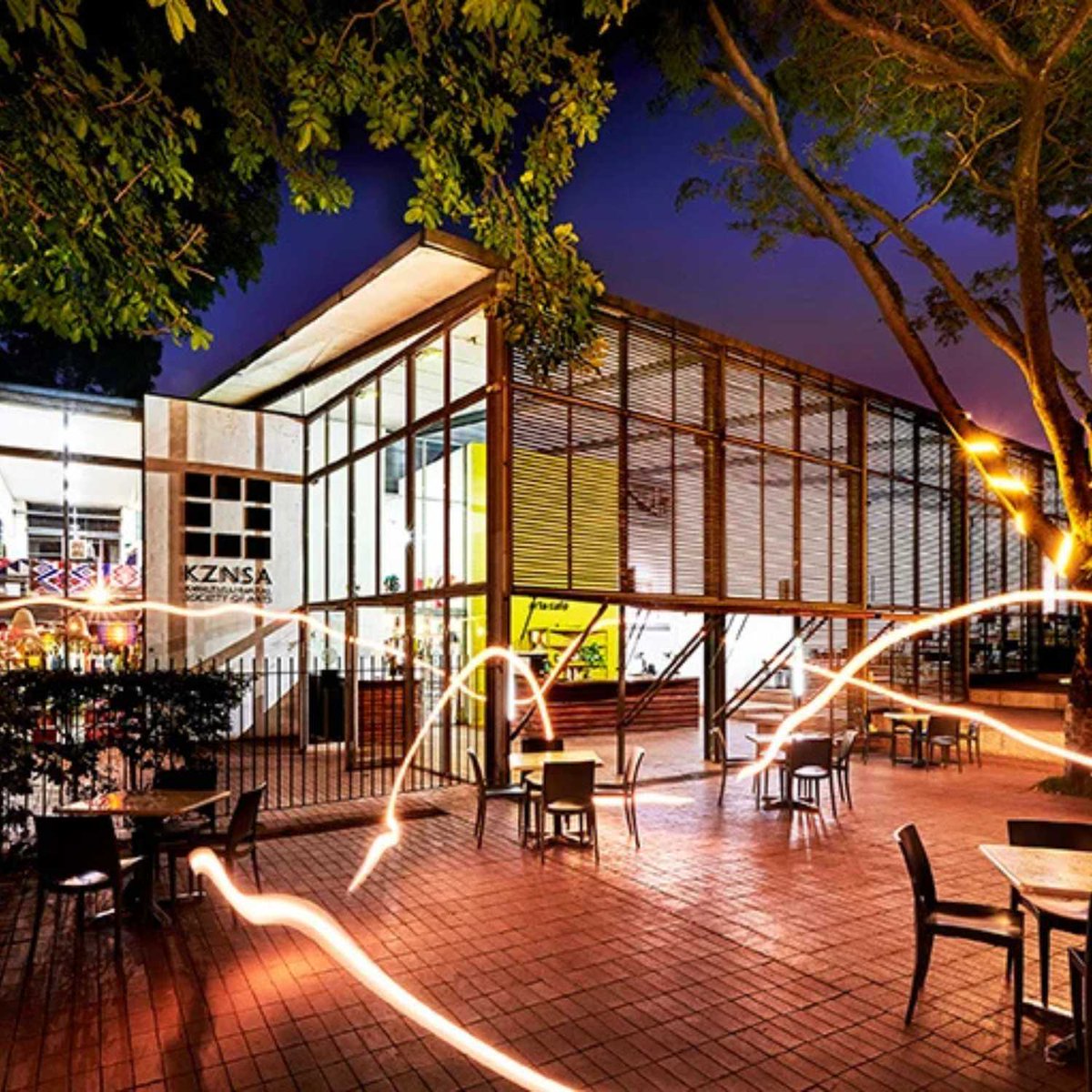 HelloMagSA's tweet photo. Step away from the beachfront and into Durban’s cultural side. 🎨🦖

Add these five indoor experiences to your city itinerary:
Phansi Museum, KZNSA Gallery, Durban Art Gallery, Old Court House Museum, Durban Natural Science Museum
https://t.co/I0lpgYMf0B https://t.co/O7vInGwKEz