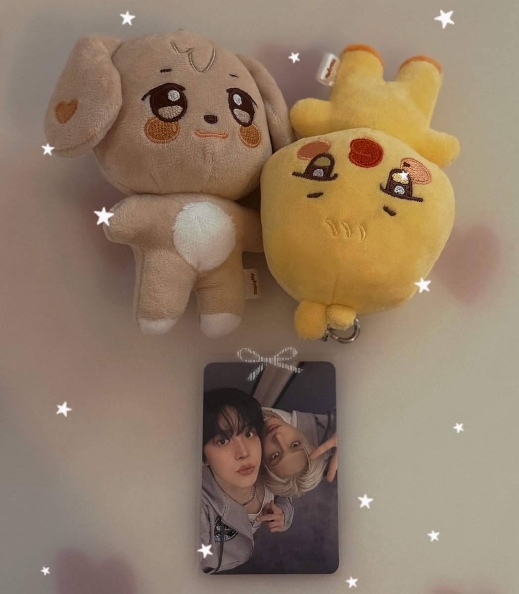 pudeongoomf's tweet photo. let’s pose like papas https://t.co/2Nd9ZXt25i