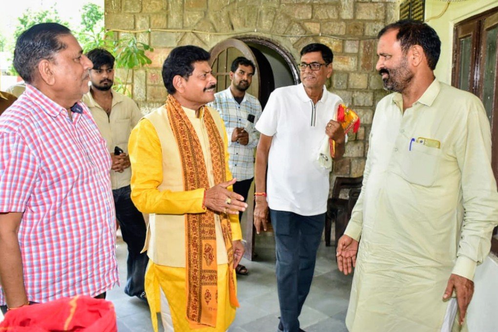 DrGopal_Sharma's tweet photo. महात्मा गांधी राज्य स्तरीय पेंशनर भवन में संस्था के गणमान्य पदाधिकारियों एवं सदस्यों से संवाद कर नगर निकाय चुनाव में भाजपा को समर्थन प्रदान करने की विनम्र अपील की। 

संस्था सदस्यों ने भारतीय जनता पार्टी की लोक कल्याणकारी एवं संवेदनशील नीतियों के प्रति अपना विश्वास प्रकट किया तथा सहर्ष भाजपा को समर्थन प्रदान करने की सहमति दी। 

इस अवसर पर बैठक में जयपुर ग्रेटर नगर निगम ��ी निवर्तमान महापौर श्रीमती सौम्या गुर्जर जी, पेंशनर समाज के प्रदेश अध्यक्ष श्री शंकर सिंह मनोहर, कार्यालय सचिव श्री प्रह्लाद सहाय शर्मा जी, प्रदेश महामंत्री श्री किशन शर्मा जी, प्रदेश कोषाध्यक्ष श्री देवी राम गुप्ता जी, जयपुर कोषाध्यक्ष श्री जी.के. मीणा जी सहित प्रबुद्धजनों की उपस्थिति रही। 

#JaipurNagarNigamElection2026 #BJP4ViksitJaipur #BJP #GopalSharma #thankogopal #CivilLines #Jaipur @BJP4Rajasthan