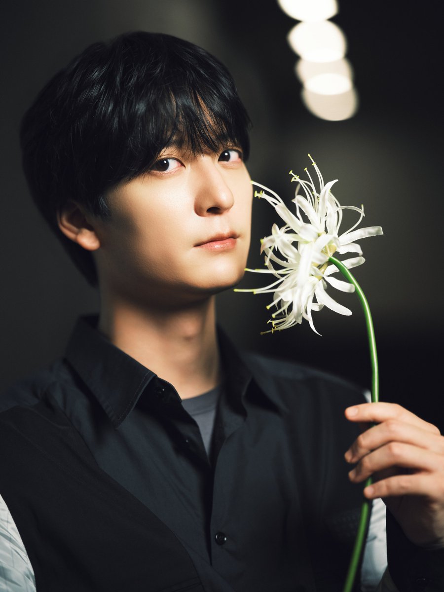 TVGweb's tweet photo. 《TVガイド💕恋するVoice!》

梅原裕一郎が
「週刊TVガイド9/18号」に登場📚

TVアニメ「鬼の花嫁」で
梅原演じる玲夜に共感した部分は💭
「一度気を許した相手には…」

自身は“スパダリ”の素質がない⁉️
スパダリ人間・玲夜に尊敬も
「生まれ持った素質が必要」

https://t.co/UVOSFelVgh

#鬼の花嫁 https://t.co/8jv3PAnZbm