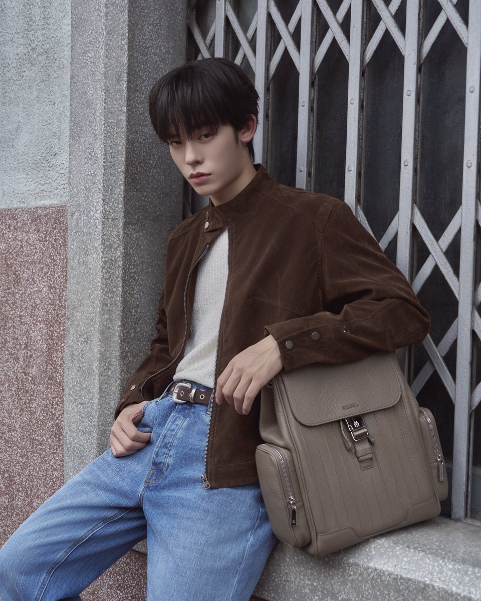 gangwayth's tweet photo. #GangwayNews ตี๋ตี๋กับ Never Still Leather Flap Backpack Large สี Anthracite พร้อม Original Cabin สี Silver ขณะที่ป๋อมาใน Never Still Leather Flap Backpack Small สี Mocha สะท้อนความคล่องตัวและสไตล์เฉพาะตัวที่พร้อมเคลื่อนไหวไปในทุกวัน

#RIMOWANeverStill #RIMOWA
#TeeTeePor 
#twnpich #Porsuppakarn