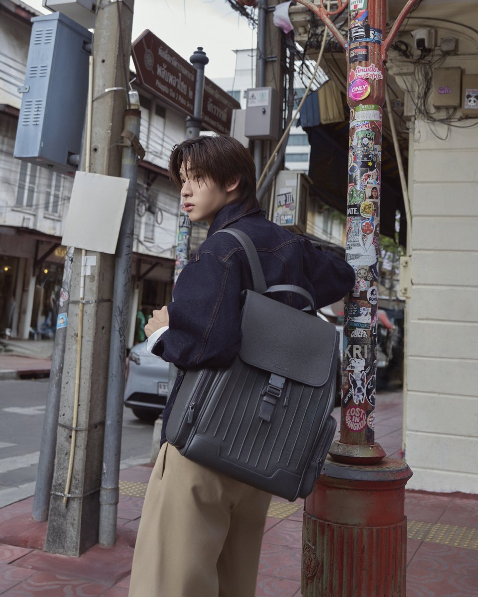 gangwayth's tweet photo. #GangwayNews ตี๋ตี๋กับ Never Still Leather Flap Backpack Large สี Anthracite พร้อม Original Cabin สี Silver ขณะที่ป๋อมาใน Never Still Leather Flap Backpack Small สี Mocha สะท้อนความคล่องตัวและสไตล์เฉพาะตัวที่พร้อมเคลื่อนไหวไปในทุกวัน

#RIMOWANeverStill #RIMOWA
#TeeTeePor 
#twnpich #Porsuppakarn