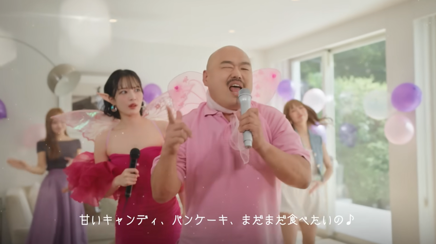 mutwu's tweet photo. 脚本を書いているゴールデンホイヤーwebCM、新シリーズでゲストにクロちゃんが来てくれました
EP2～EP4に登場してます（リンクはEP1）。是非・・・
https://t.co/MBL4gApbJw https://t.co/uZ656xsJEl