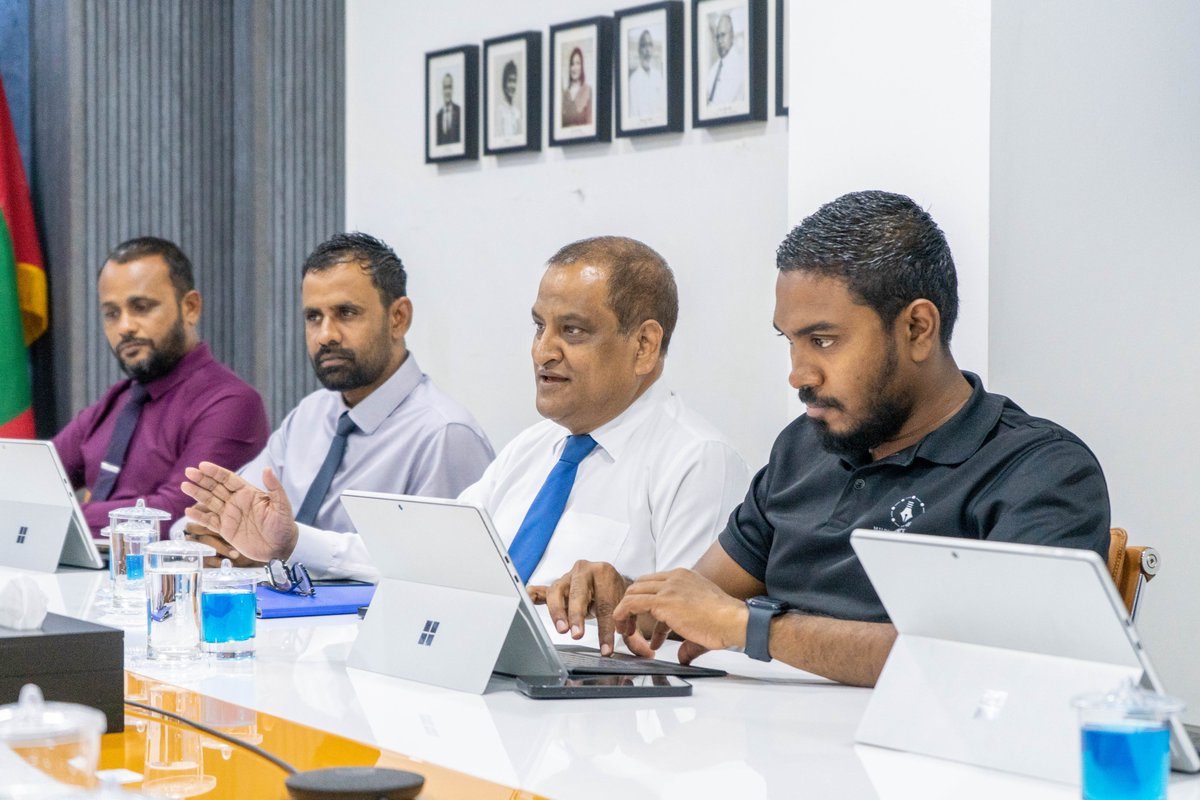 lgaMaldives's tweet photo. ނެޝަނަލް ކައުންޓަރ ޓެރަރިޒަމް ސެންޓަރުން ކުރިޔަށް ގެންދާ ހަރަކާތްތަކުގައި ކައުންސިލްތަކުގެ ބައިވެރިވުން އިތުރުކުރުމަށް އެހީތެރިކަން ބޭނުންވާ ކަންކަމާއި ގުޅޭގޮތުން މަޝްވަރާ ކުރުމަށް ބޭއްވުނު ބައްދަލުވުން.

@NCTCMaldives https://t.co/EmVSgTIuMw